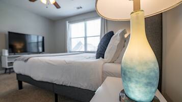 3 bedrooms, desk, WiFi, bed sheets