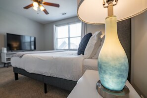 3 makuuhuonetta, työpöytä, Wi-Fi, vuodevaatteet