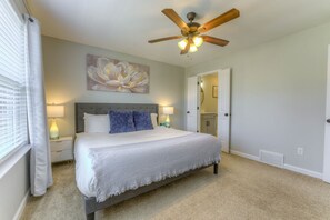 3 bedrooms, desk, WiFi, bed sheets