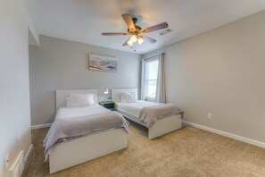 3 bedrooms, desk, WiFi, bed sheets