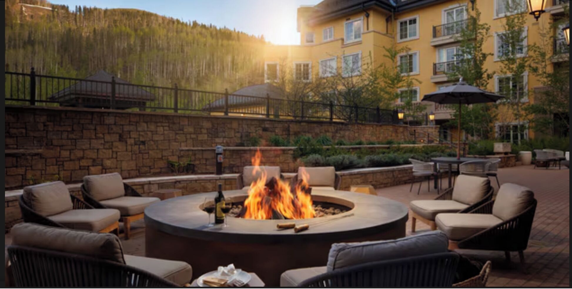Enjoy spending time in this gorgeous Ritz-Carlton 3-bedroom suite  in  Vail