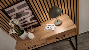 A wooden desk with two drawers, a modern lamp, and a sign with text. - Erfurt Lakes vacation apartment - at the gates of the Thuringian state capital  (Nöda)