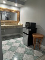 Deluxe Room | Desk, laptop workspace, free WiFi