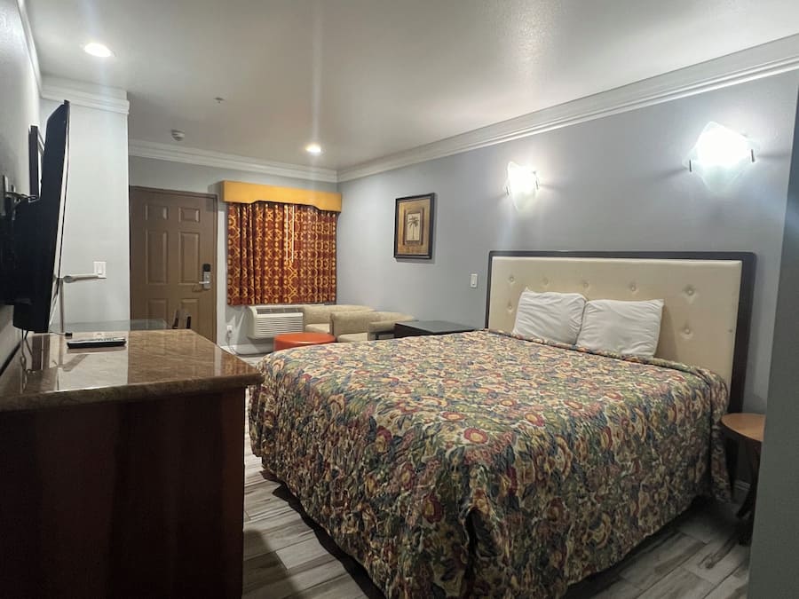 Desk, laptop workspace, free WiFi