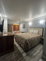 Escritorio, espacio para trabajar con laptop y wifi gratis 