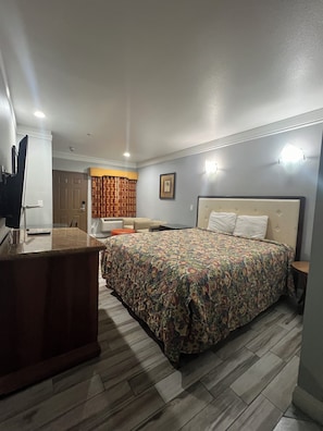 Deluxe Room | Desk, laptop workspace, free WiFi