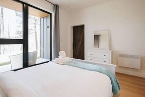 2 bedrooms, WiFi, bed sheets