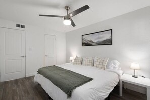 1 室のベッドルーム、デスク、アイロン / アイロン台、WiFi