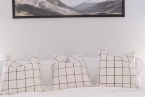 1 bedroom, desk, iron/ironing board, WiFi - 1 Bedroom +WiFi | Near State Fair, Museums & Parks (Phoenix)