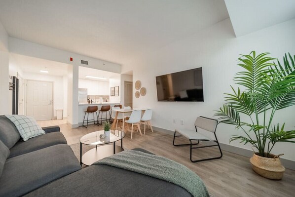 TV - Luxury 3BR • 3 King Beds • Walk to Stadiums (Charlotte)