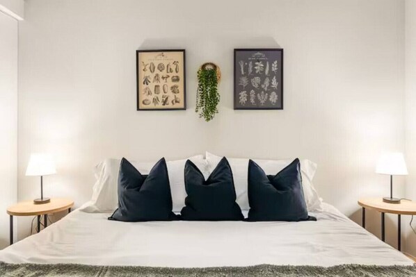 2 habitaciones, escritorio, tabla de planchar con plancha y wifi 