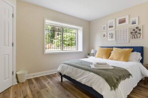 2 bedrooms, desk, iron/ironing board, WiFi