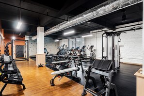 Fitness facility - 2 Bedroom Near UC & Good Samaritan Hospital + Wifi (Cincinnati)