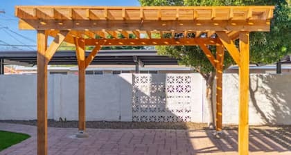 1BR+ Parking | Close to Roosevelt Arts District