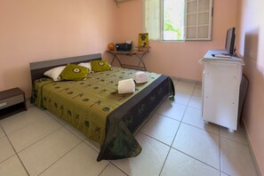 2 bedrooms, iron/ironing board, free WiFi, bed sheets