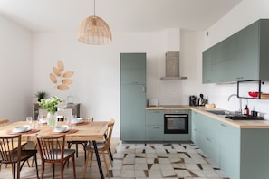 Fridge, microwave, oven, coffee/tea maker - Coquillages et Crustacés - Apt avec balcon vue mer (Saint-Malo)