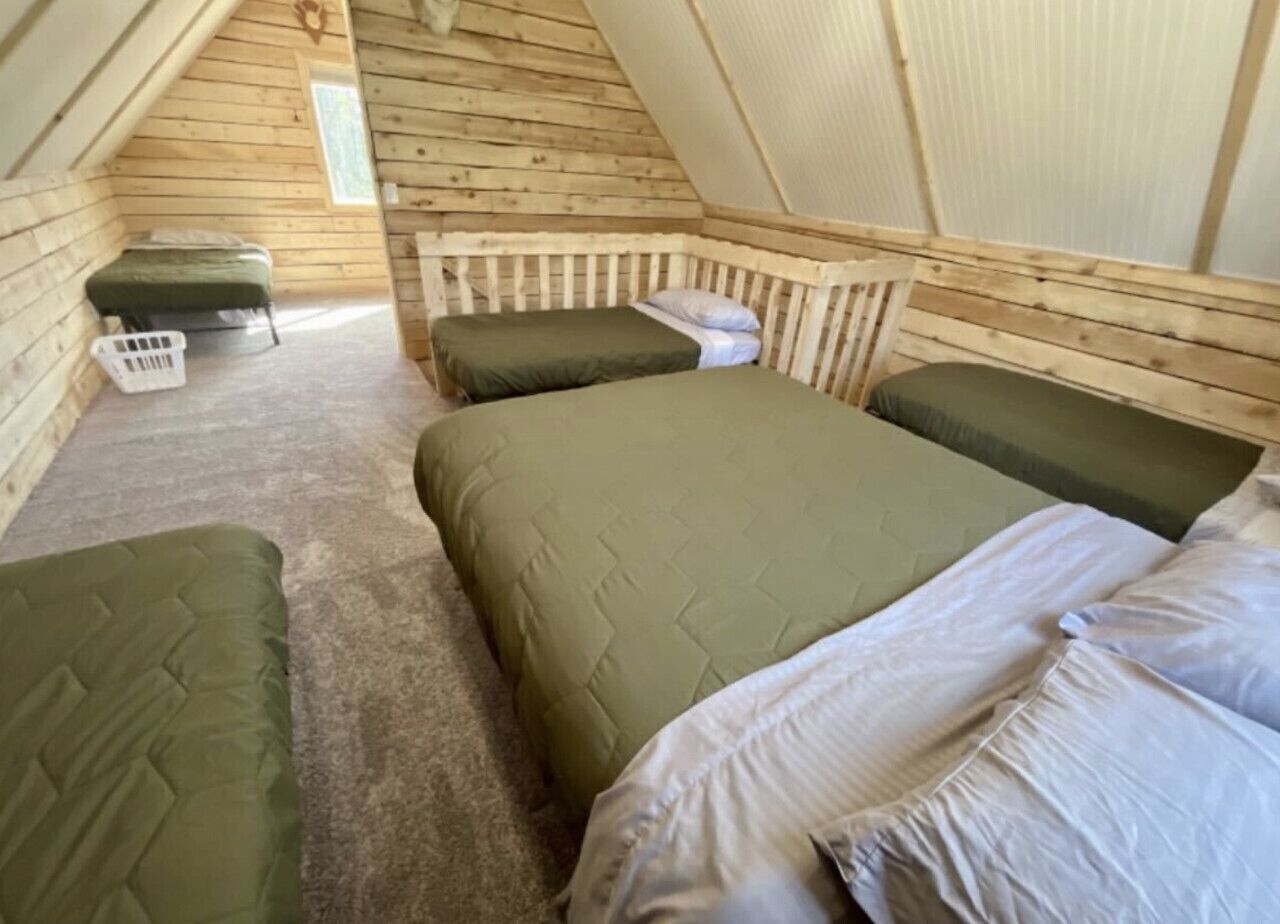 Escritorio, wifi gratis, ropa de cama