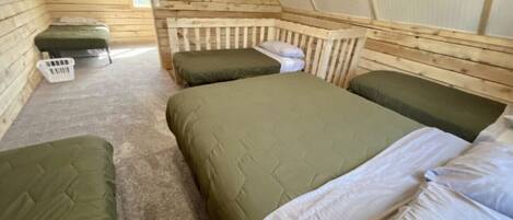 Escriptori, wifi gratuïta i roba de llit