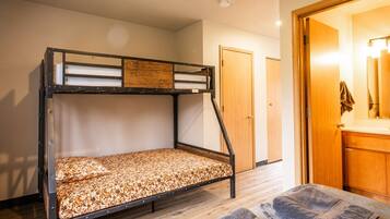 1 dormitorio, escritorio, wifi gratis y ropa de cama