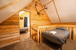 Desk, free WiFi, bed sheets - Grill|Close to Fishing|Cabin 8 (Kenai)