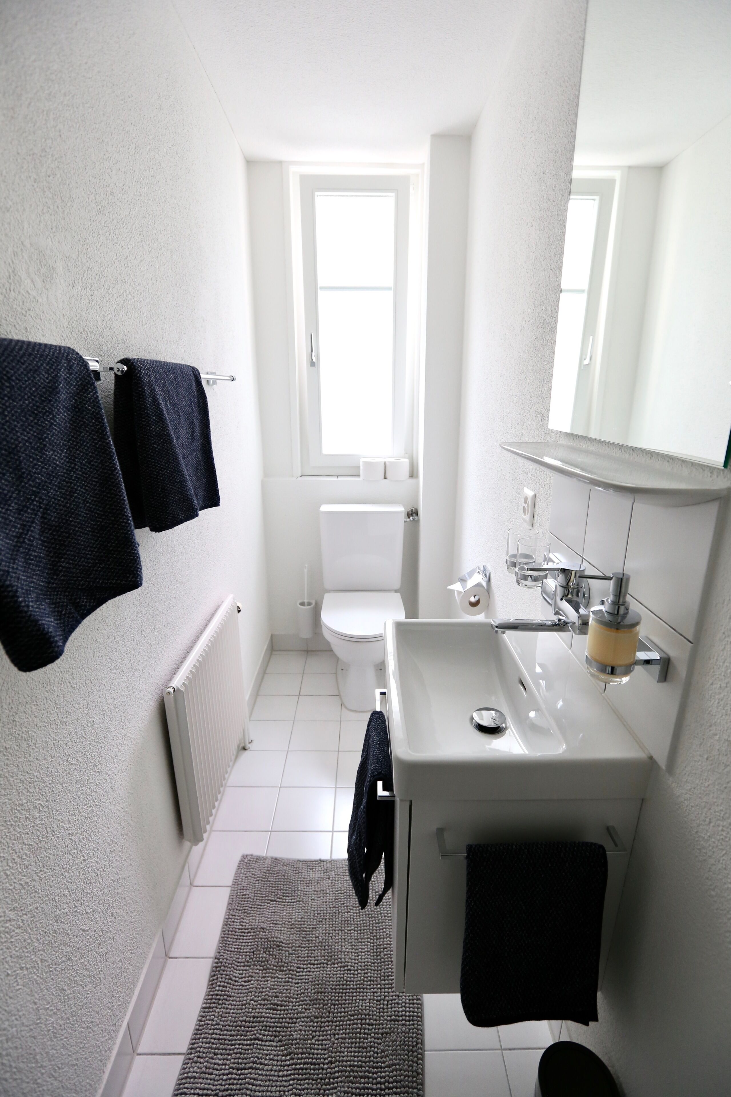 Departamento tradicional, 2 habitaciones, baño privado | Baño | Regadera, secadora de cabello, pantuflas, toallas 