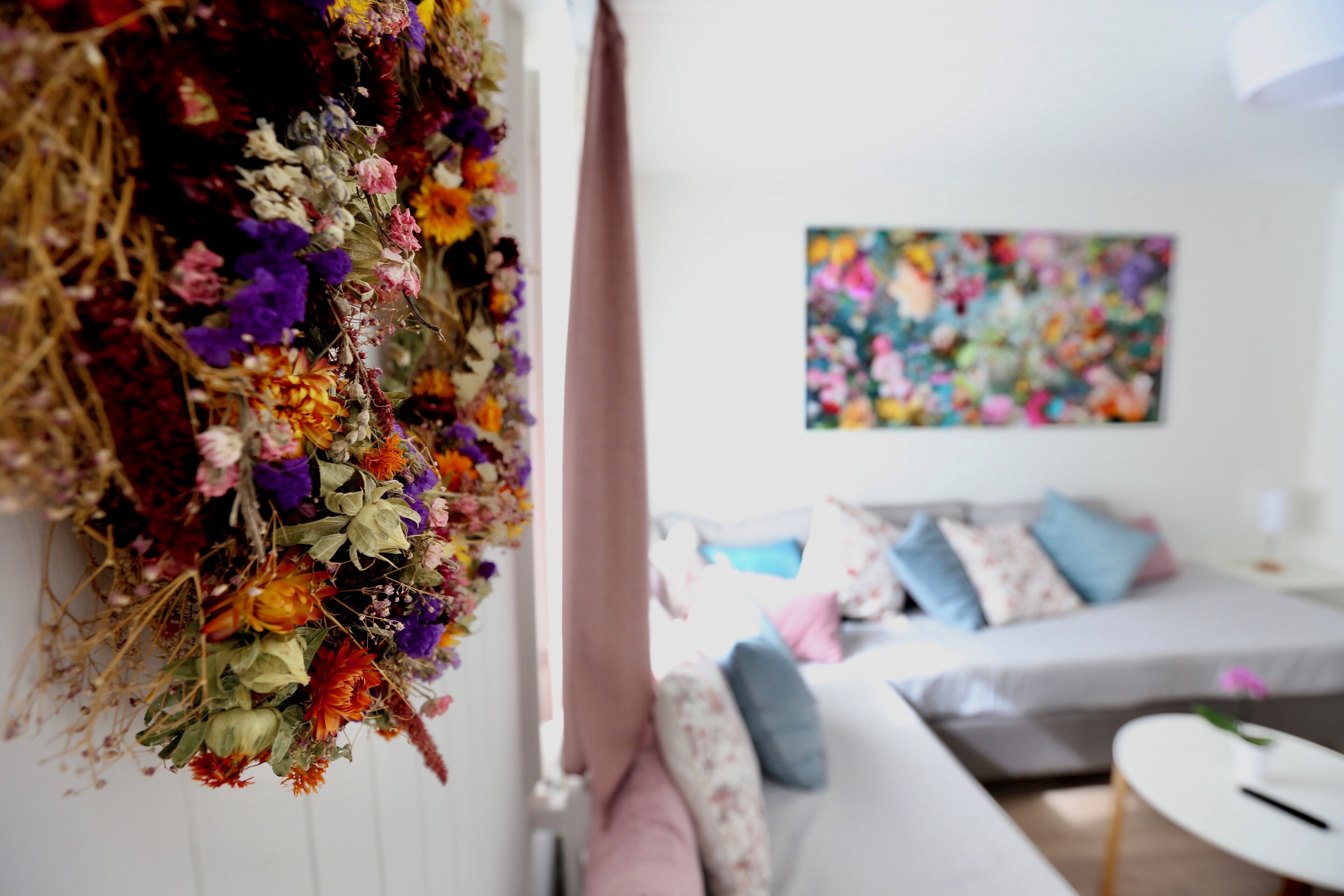 Flora | Living room | Flat-screen TV