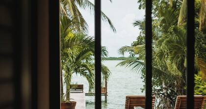 Lux house for 14 in Chetumal Bay, 20 min from airport, near Bacalar & Oxtankah.