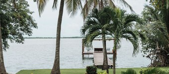Lux house for 14 in Chetumal Bay, 20 min from airport, near Bacalar & Oxtankah.