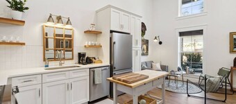 #G 2-Story, Modern Rustic Apt in Cntrl Downtown