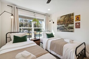 3 bedrooms, desk, iron/ironing board, free WiFi - #G 2-Story, Modern Rustic Apt in Cntrl Downtown (St. Marys)