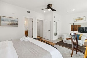 1 soverom, skrivebord, strykejern/-brett og wi-fi (inkludert)