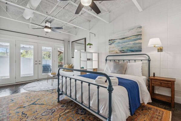 2 bedrooms, iron/ironing board, free WiFi, bed sheets