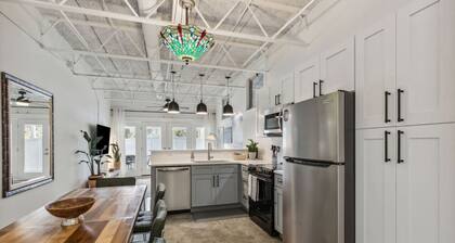 #B Loft Downtown! Huge 2-Bedroom