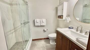 Douche, serviettes fournies