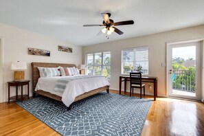 5 bedrooms, desk, iron/ironing board, travel cot