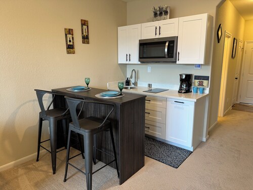 Excellent location house Cozy 2 king bed 2 bedroom house in Lakes of Bella Terra