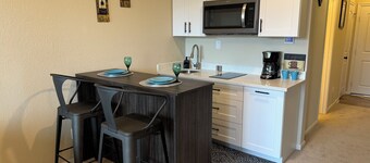 Excellent location house Cozy 2 king bed 2 bedroom house in Lakes of Bella Terra