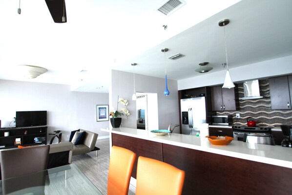 Deluxe Condo - Tropical Suites Inc. (Miami Beach)
