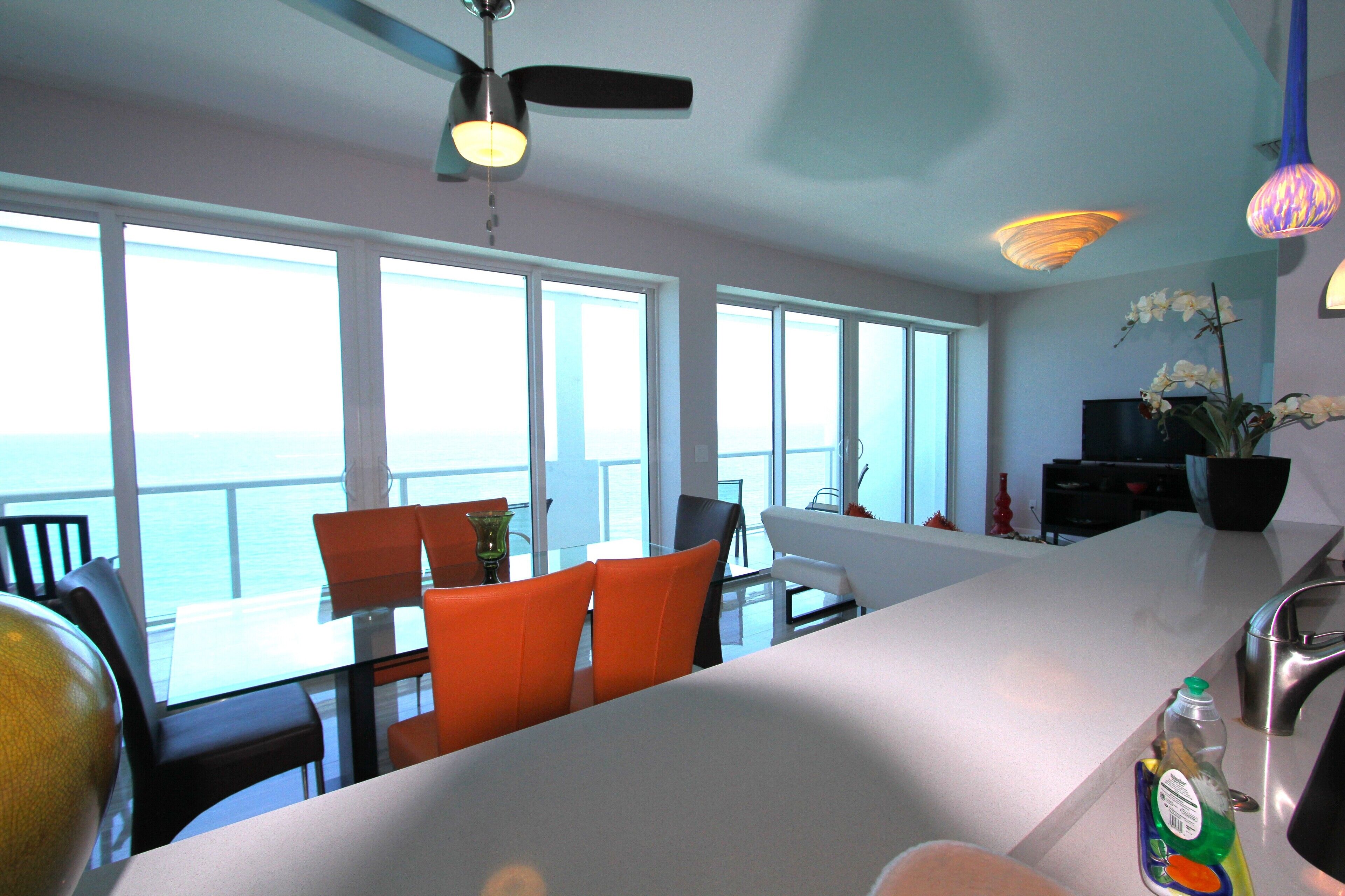 Condo luxo | Opções para refeição no quarto