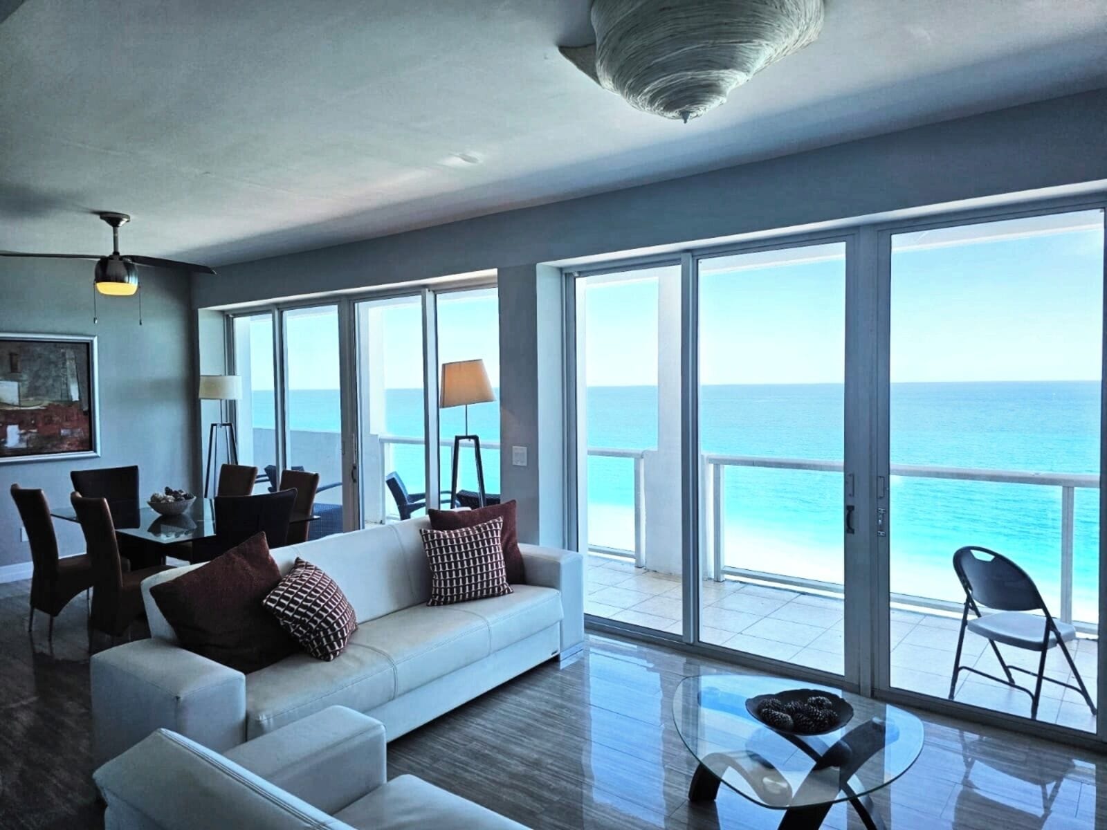 Deluxe Condo | Living room