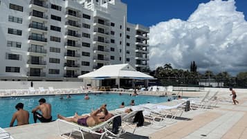 Condo luxo | Piscina | Piscina externa