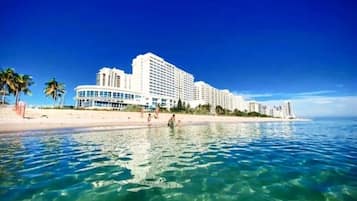 Am Strand, kostenloser Shuttle zum Strand, Strandbar