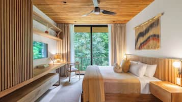 3 bedrooms, in-room safe, desk, travel crib