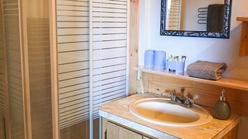 Hair dryer, towels