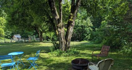 Cozy Tiny Home in charming Bristol VT, close to major ski areas