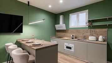 Fridge, microwave, oven, dishwasher