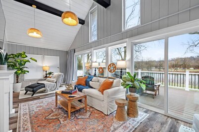 Riverfront Gem. Near RMU, Fire Pit, BIG Yard and Deck