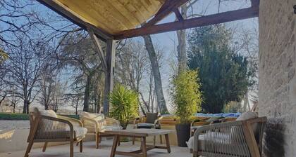 DOMAINE SAINT LOUP: Group Gîte "Le Grand Loup" - 17pers - 10' Beaune