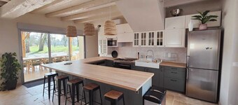 DOMAINE SAINT LOUP: Group Gîte "Le Grand Loup" - 17pers - 10' Beaune