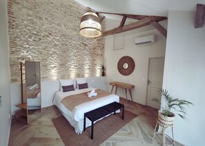 5 bedrooms, iron/ironing board, travel crib, WiFi